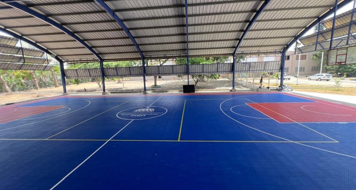 Inefi remoza polideportivo del Politécnico Nuestra Señora de las Mercedes en Santiago