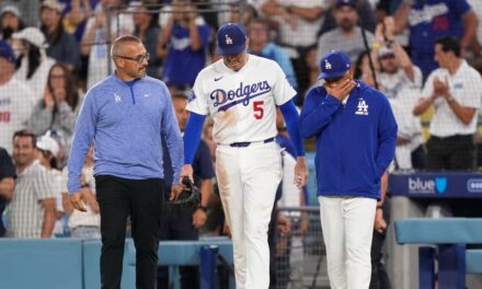 Freeman sufre aparatosa caída en el dugout rival y luego sale del movilidad | De Zaguero Minuto