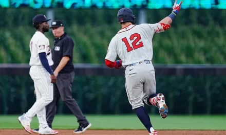 Schwarber y Nola hacen existencia la encanto del Campo de los Sueños para los Filis | De Postrer Minuto