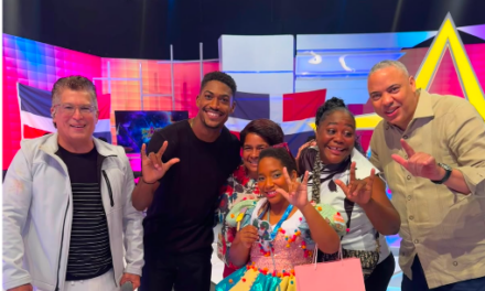 Christopher Melenciano sorprende a pupila con discapacidad auditiva en una emotiva estampación en PGT | De Posterior Minuto