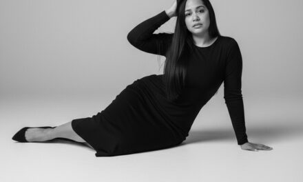 Periodista Laurie Marie Santos avanza a la final de la competencia Next Runway Star 2026; pide la apoyen a través de los votos para obtener | De Zaguero Minuto