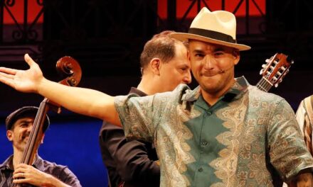José “Candelita” Iglesias debuta en Broadway como narrador de “Buena Vista Social Club” | De Extremo Minuto
