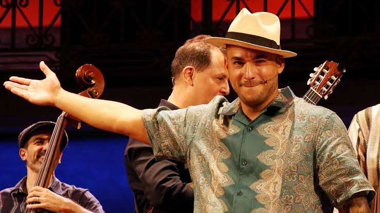 José “Candelita” Iglesias debuta en Broadway como narrador de “Buena Vista Social Club” | De Extremo Minuto