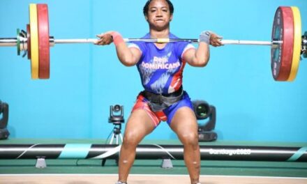 Dahiana Ortiz conquista el oro y abre con éxito la décimo dominicana en la halterofilia de Santo Domingo 2026 | De Postrero Minuto