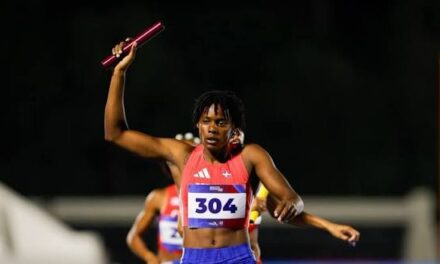 ¡Ni la tromba la detuvo! Marileidy Paulino conquista el oro en los 400 metros | De Postrero Minuto