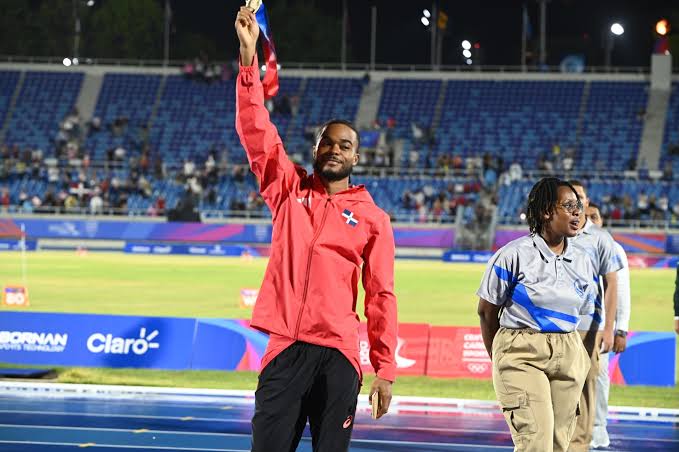 Gabriel Moronta conquista el oro en los 400 metros planos y hace excitarse a República Dominicana | De Postrer Minuto