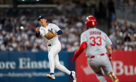 Lombard brilla con el bate, manguito y lidera a Yankees sobre Cardenales en su iniciación