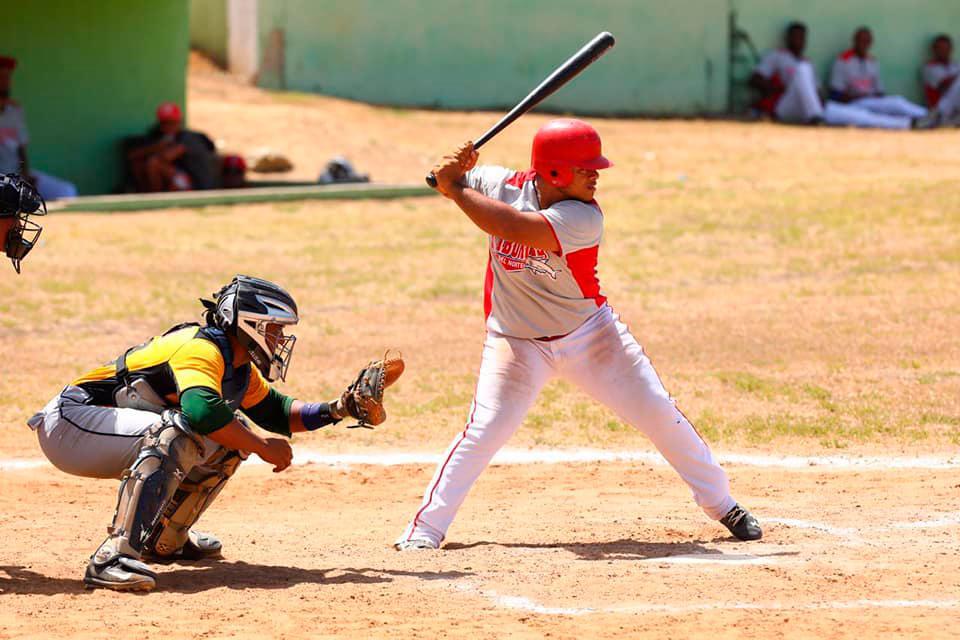 Poder Ejecutivo regula el béisbol en República Dominicana