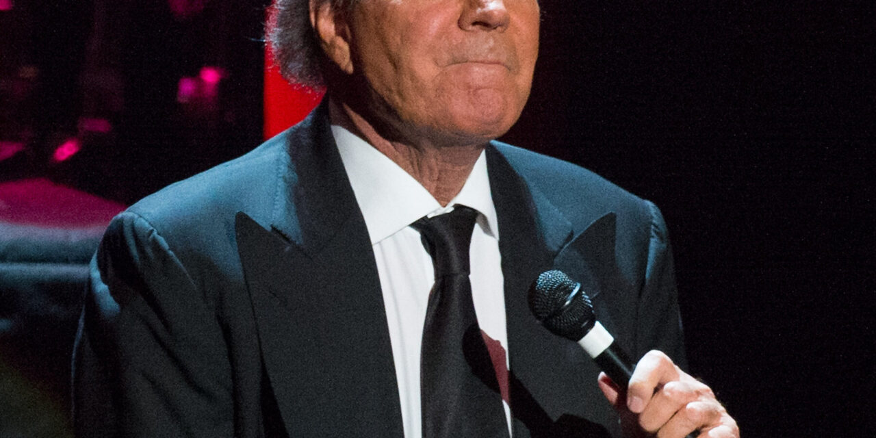 Extrabajadoras de Julio Iglesias presentan nueva querella por presunta ataque sexual
