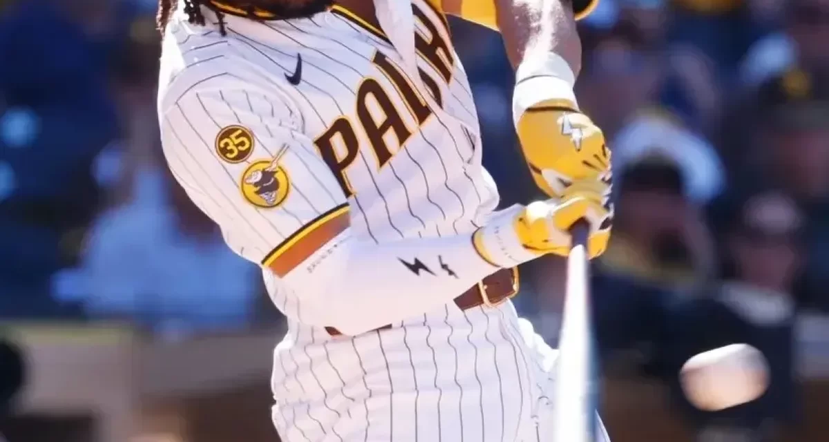 Fernando Tatis Jr. sigue caliente, pega tres imparables; Báez, un H2