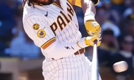 Fernando Tatis Jr. sigue caliente, pega tres imparables; Báez, un H2