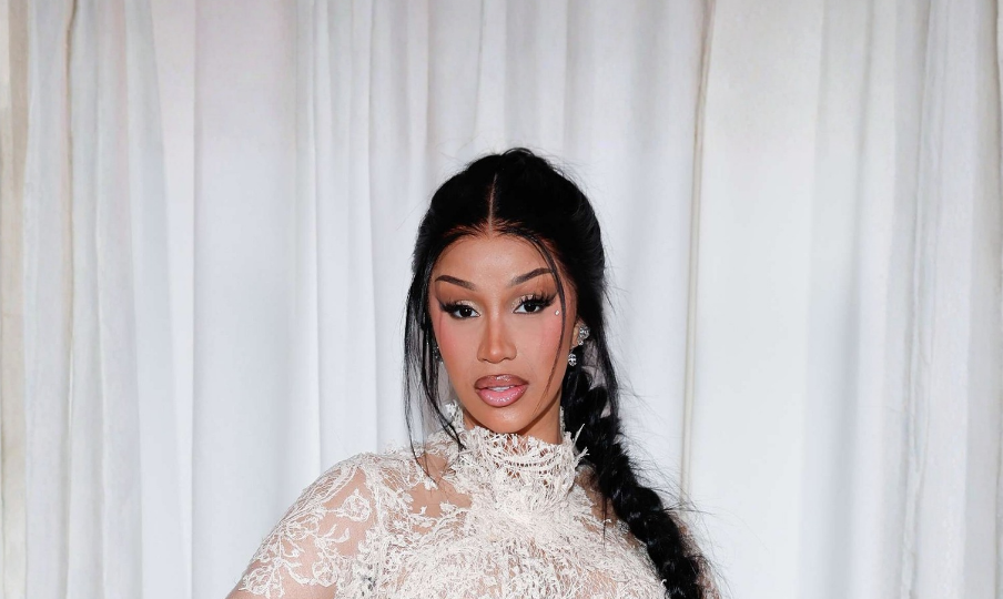 Cardi B estrena video de “Ah Ha” luciendo un atrevido atuendo con la bandera dominicana – RC Noticias