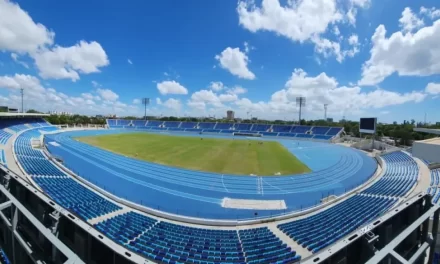 El césped del Félix Sánchez está siendo preparado para partido de fútbol Haití y República Dominicana