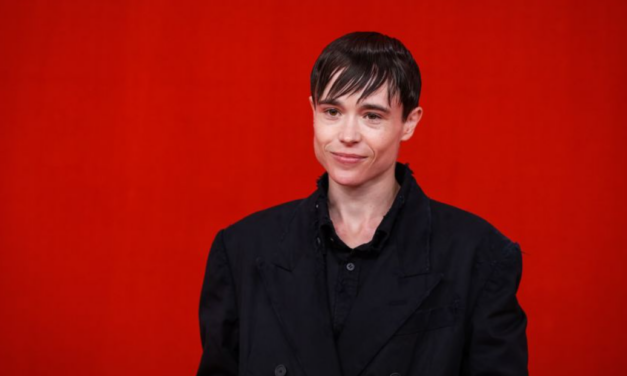 Actor trans Elliot Page muestra su torso al descubierto
