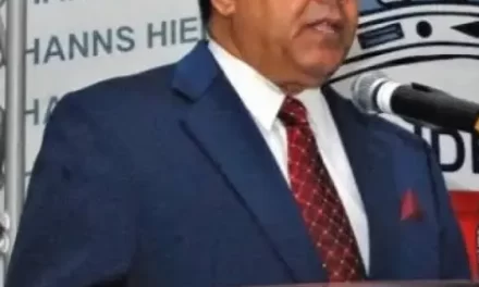 Dedican conjunto de exhibición Aguilas-Licey a Héctor García