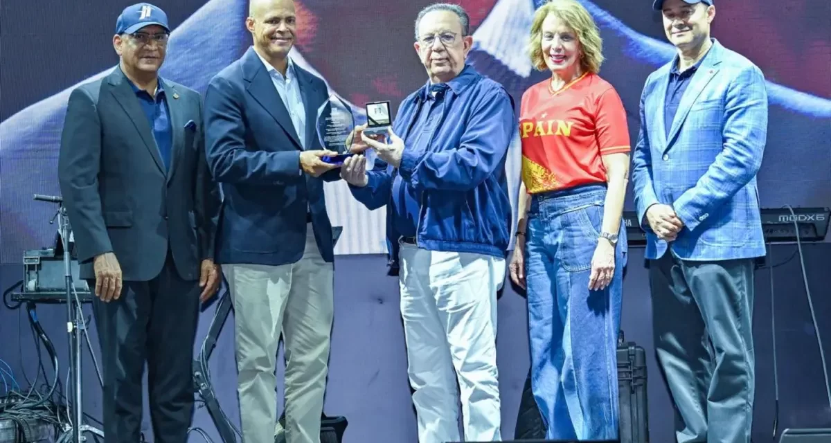 BCRD reconoce carrera histórica de Félix Sánchez