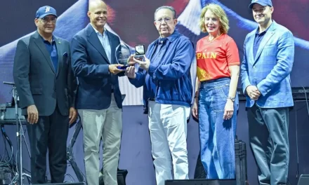BCRD reconoce carrera histórica de Félix Sánchez