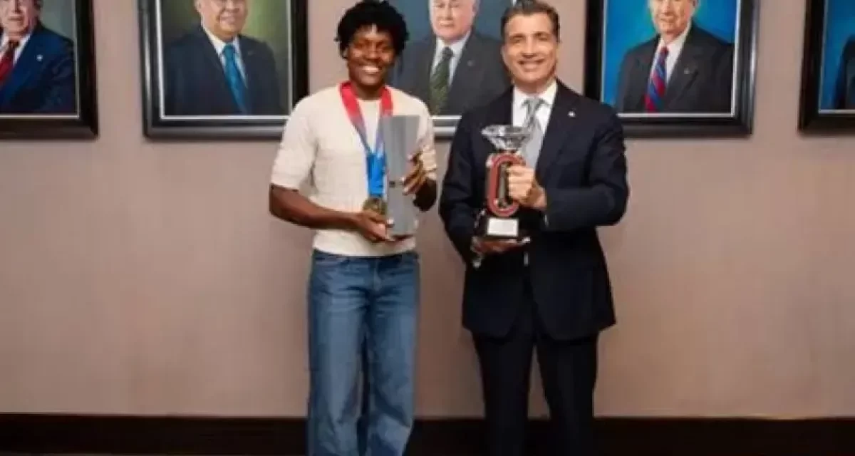 Marileidy Paulino es distinguida por el Banco Popular