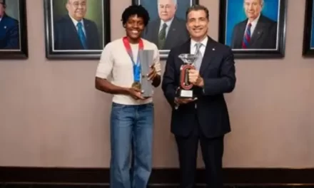 Marileidy Paulino es distinguida por el Banco Popular