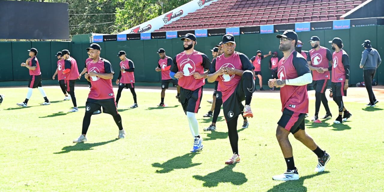 Gigantes del Cibao suman nuevas integraciones y trabajan con 47 jugadores en su segundo día de prácticas | De Final Minuto