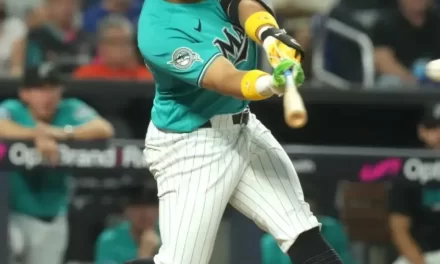 Heriberto Hernández pega el jonrón 24