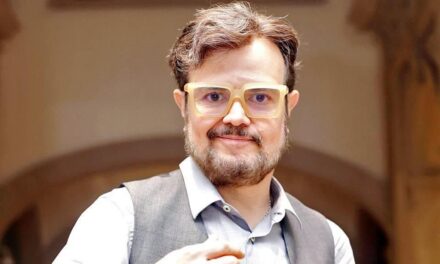 Aleks Syntek arremete contra periodista y no regresa México