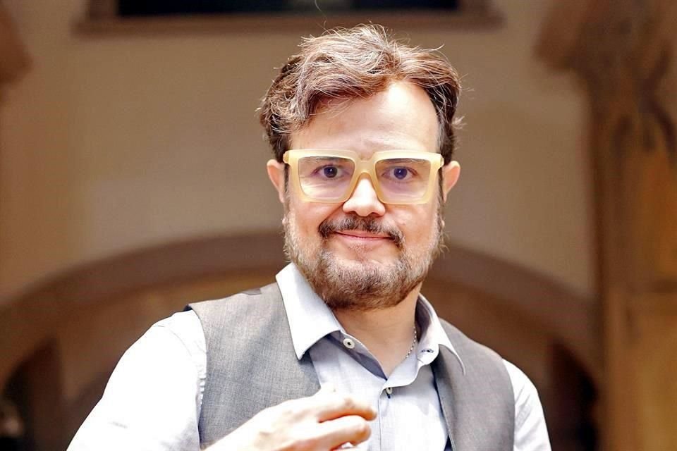 Aleks Syntek arremete contra periodista y no regresa México