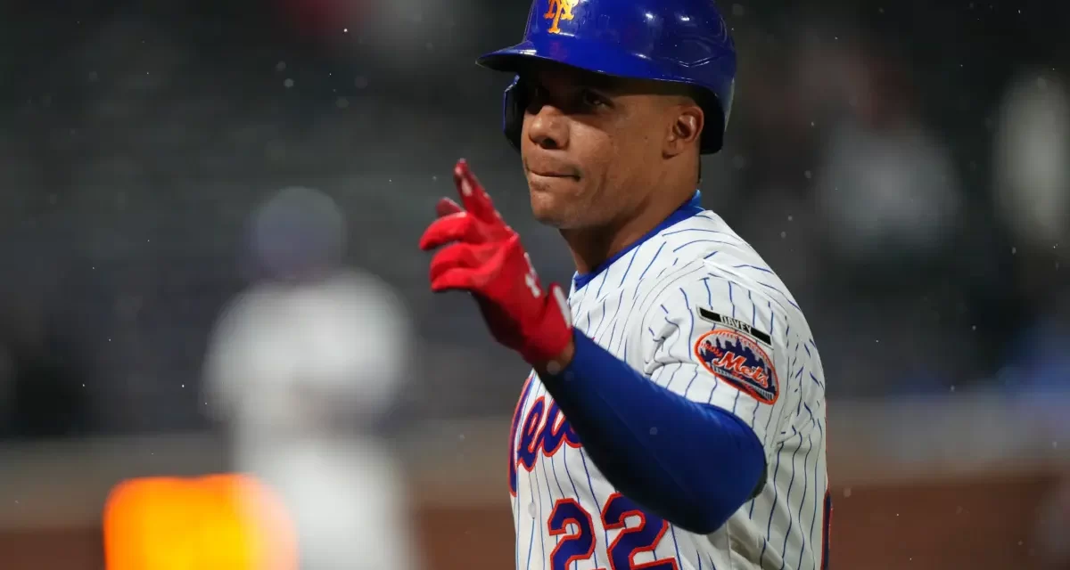 Juan Soto abandona partido tras ser maltratado en la mano derecha por un divulgación