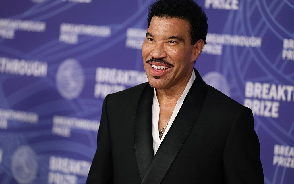 Lionel Richie es cubo de incorporación tras suceder 3 días en cuidados intensivos