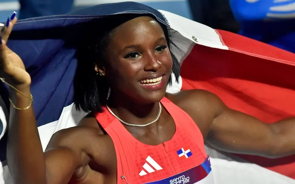 Liranyi Alonso vuelve a subir al podio con oro en los 100 metros y plata en los 200 | De Final Minuto