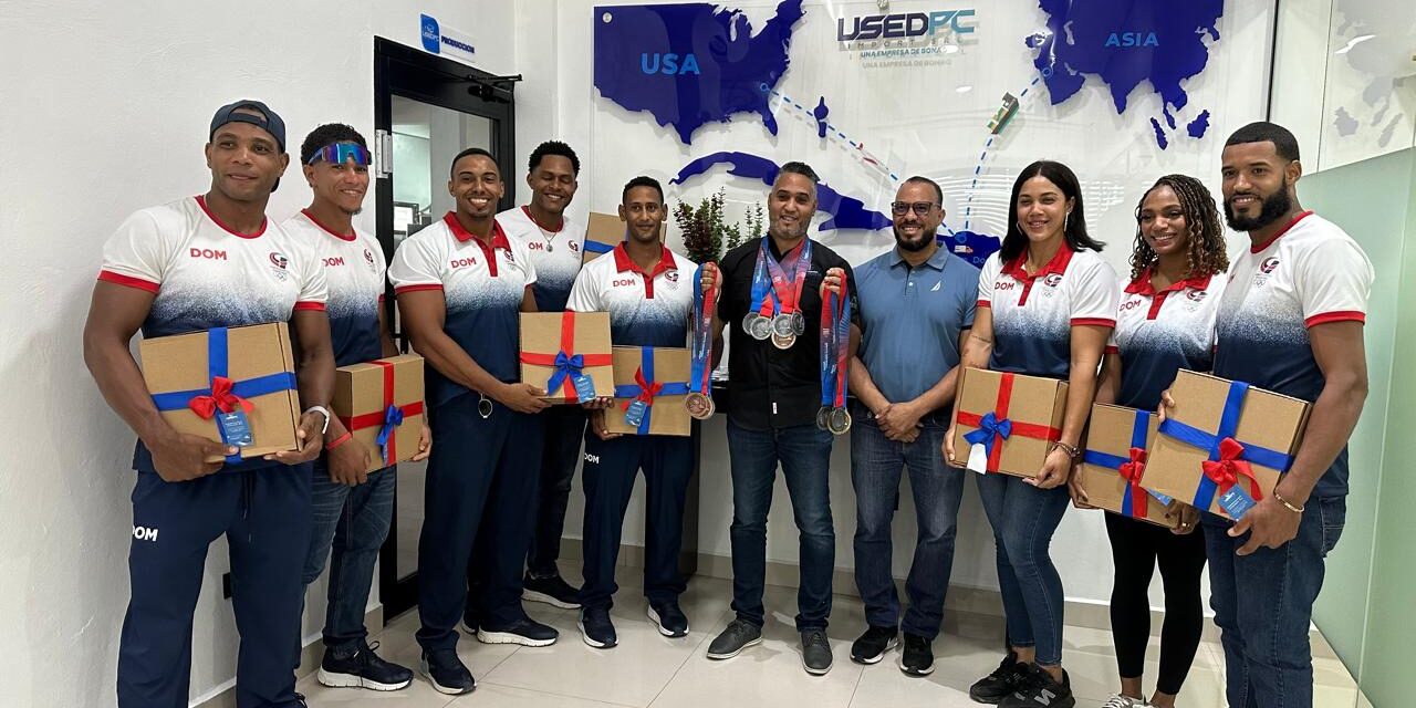 Grupo Empresarial Miguel Moreta entrega 11 laptops a atletas