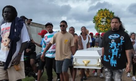 Sepultan los restos de Diddy Glow en el cementerio municipal