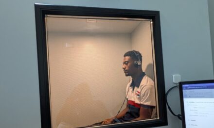 Christopher Melenciano recibe auxiliares auditivos de entrada tecnología de Audioprotésica | De Postrer Minuto