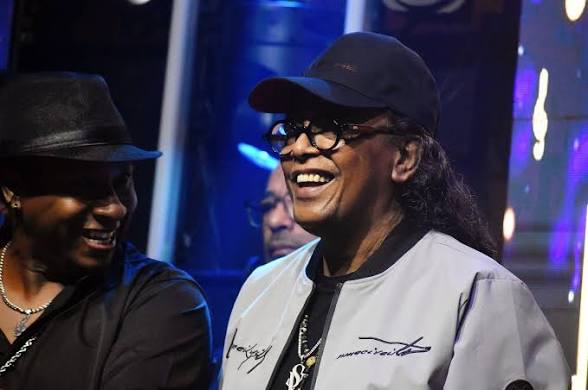 Sergio Vargas convierte sus grandes éxitos en un coro durante “Los Jueves del Cangrejo” – RC Noticias
