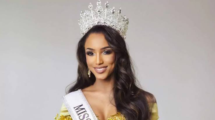Miss Jamaica 2025 demanda a Miss Universo tras caída