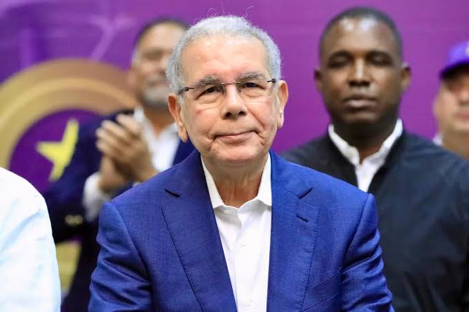 Danilo llega a abarrotada asamblea del PLD en Salcedo – RC Noticias