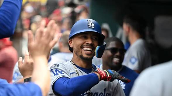 Mookie Betts conecta el jonrón 10,000 de los Dodgers desde su arribada a Los Ángele | De Extremo Minuto