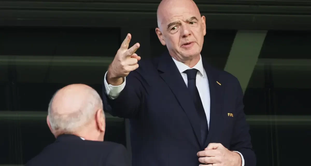 Opositores de Infantino en la FIFA exigen pagos de 10 millones de dólares a federaciones