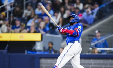 Vladimir Guerrero Jr. sacude jonrón de tres carreras y los Azulejos blanquean a Cleveland | De Posterior Minuto