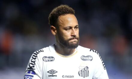 Neymar cuestiona el estado de la cancha tras lesionarse en duelo frente a Palmeiras | De Zaguero Minuto