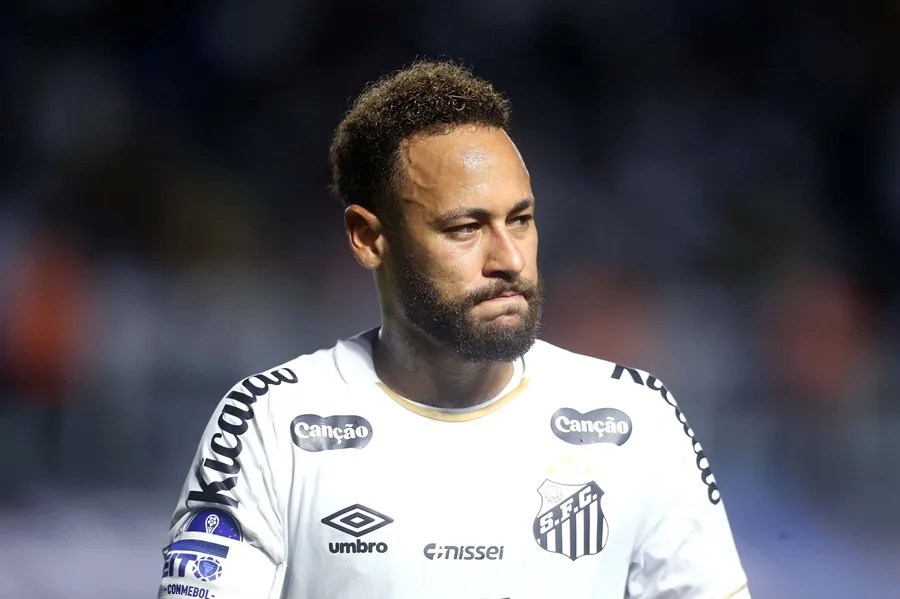 Neymar cuestiona el estado de la cancha tras lesionarse en duelo frente a Palmeiras | De Zaguero Minuto