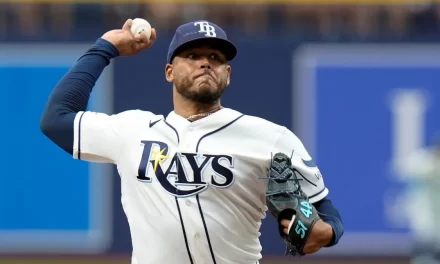 Peralta garrocha sólido; Palacios pega hit de oro para dejar tendidos a Medias Rojas