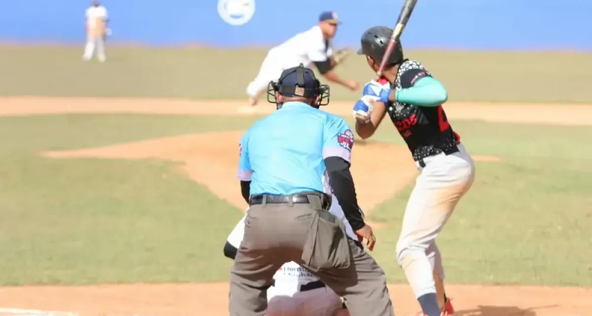 Atléticos de Puerto Plata ganan primer coyuntura semifinal 2026 tras derrotar a domicilio Capitanes de Salcedo