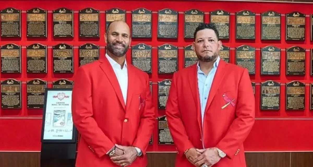 Yadier Molina y Albert Pujols son exaltados al Salón de la Fama de los Cardenales