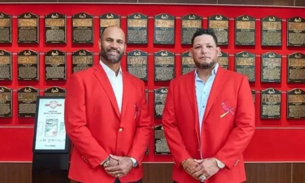 Yadier Molina y Albert Pujols son exaltados al Salón de la Fama de los Cardenales