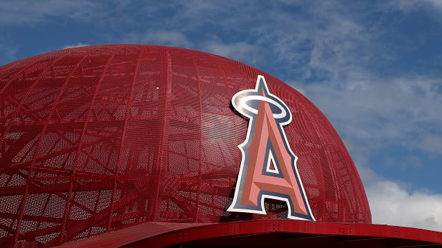 Kroenke Sports & Entertainment acuerda comprar los Angelinos de Los Ángeles | De Postrer Minuto