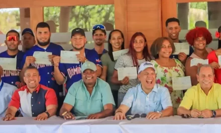 Softbol reconoce a campeones y técnicos de sus selecciones nacionales