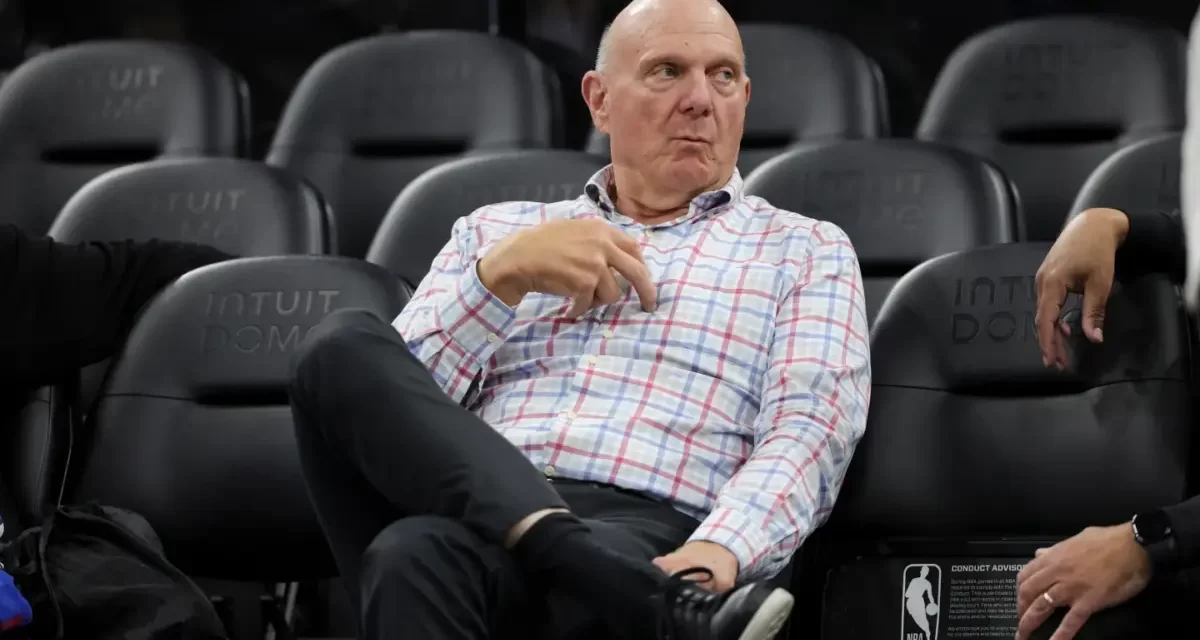 Steve Ballmer se disculpa mientras Clippers aceptan multa de 30 millones de dólares