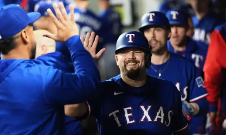 Texas, con un récord de .500, llegan a la última semana liderando la División Oeste 