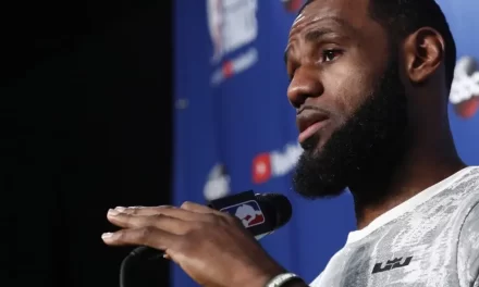 LeBron James, al mando del extremo súper equipo de la NBA